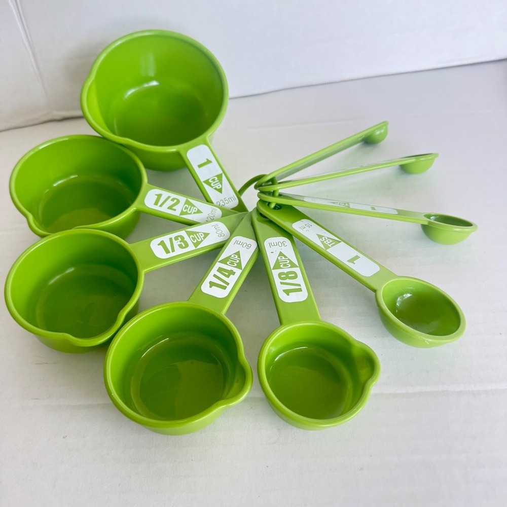 VTG style 9*piece Lime Green Plastic‎ Measuring Cups and Spoon Set Storage Ring